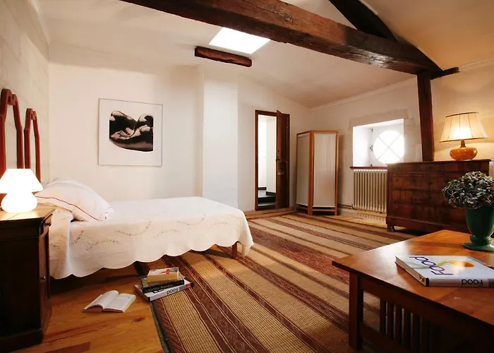 La Porte Rouge - The Red Door Inn